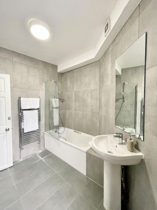 Appartamento Boho In The Heart Of Soho 2, Shared Londra