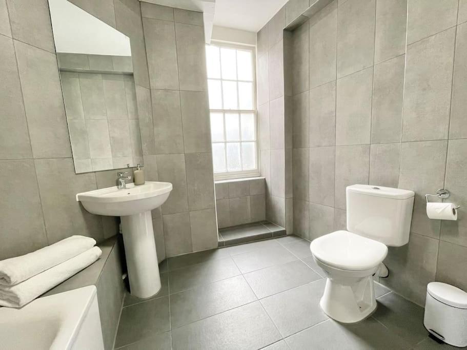 Appartamento Boho In The Heart Of Soho 2, Shared Londra